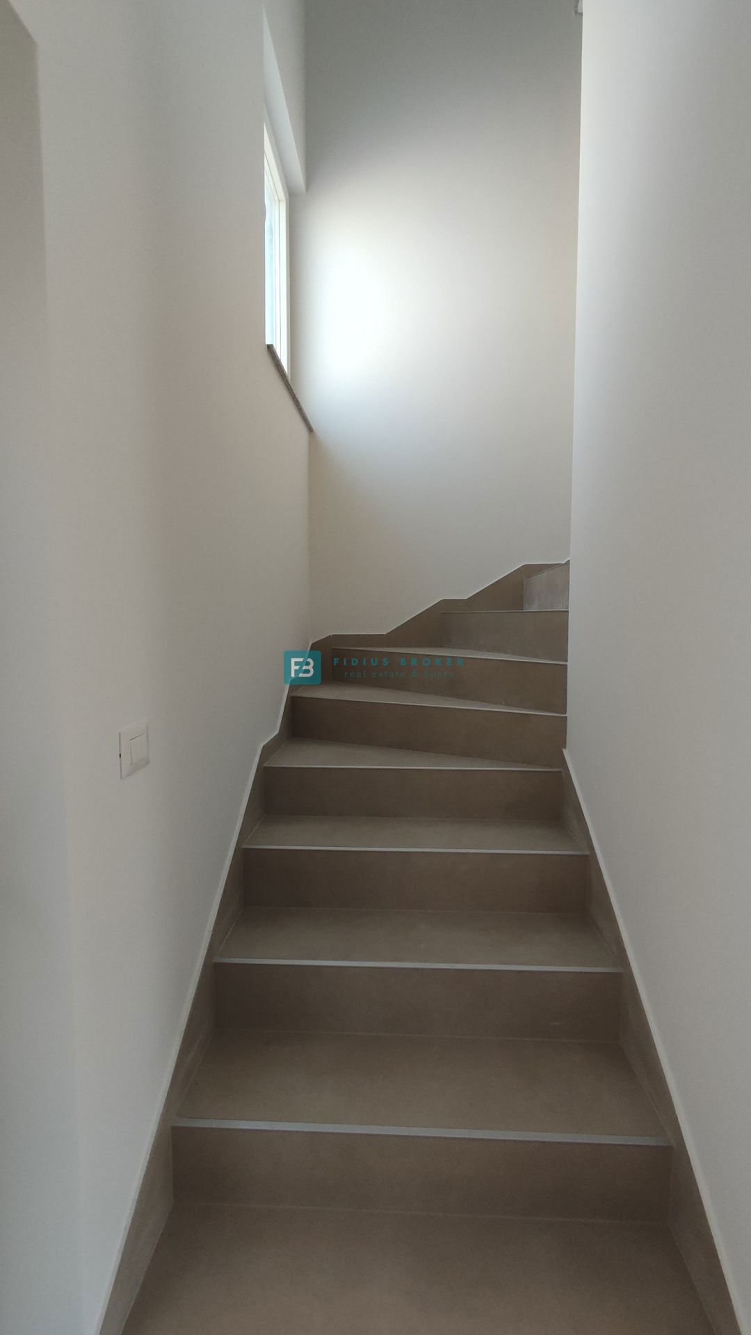 VODICE, novogradnja, 200 m do plaže, dvoetažni apartma, terasa