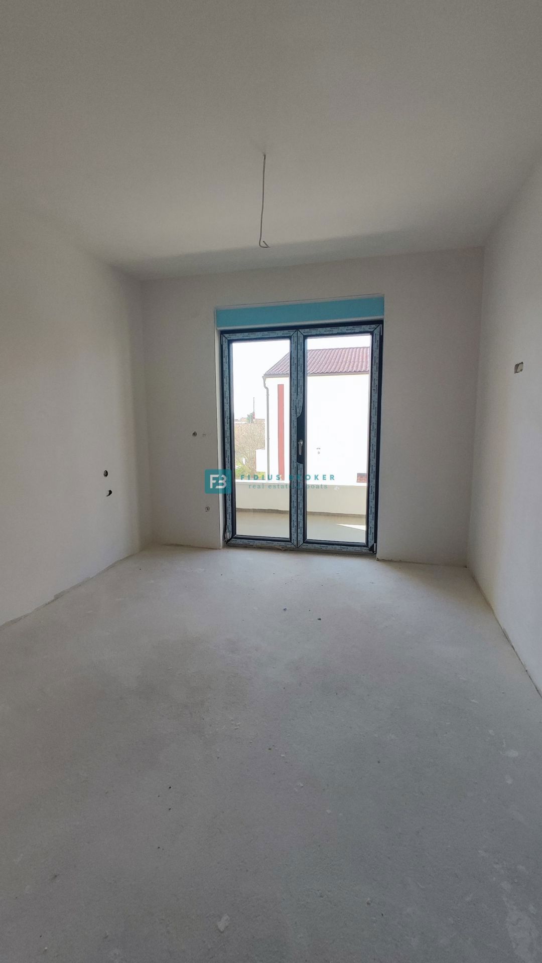 VODICE, novogradnja, dvoetažno stanovanje, vrt 40 m2, S3