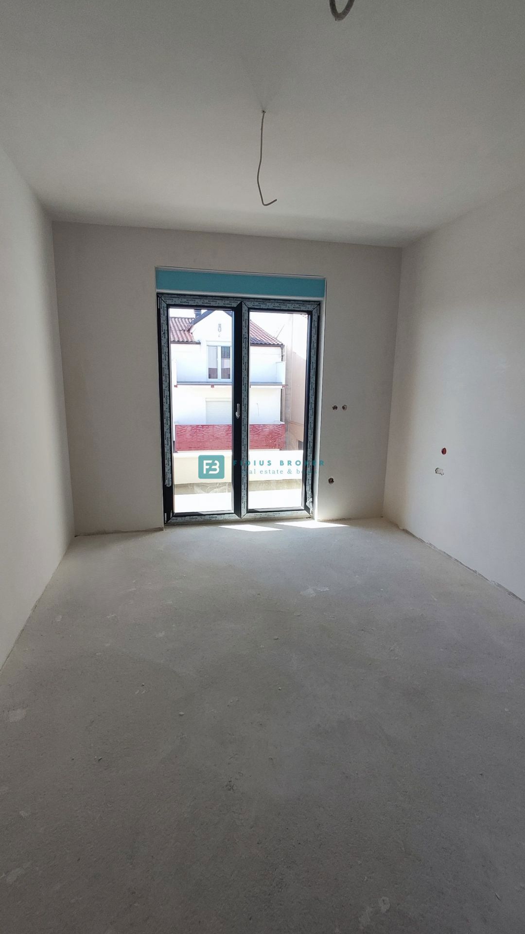 VODICE, novogradnja, dvoetažno stanovanje, vrt 40 m2, S3