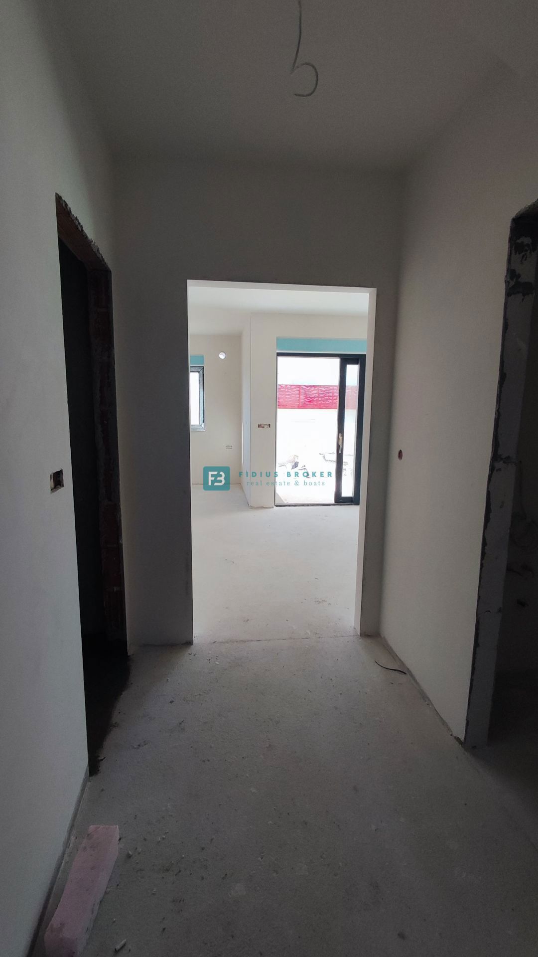 VODICE, novogradnja, dvoetažno stanovanje, vrt 40 m2, S3