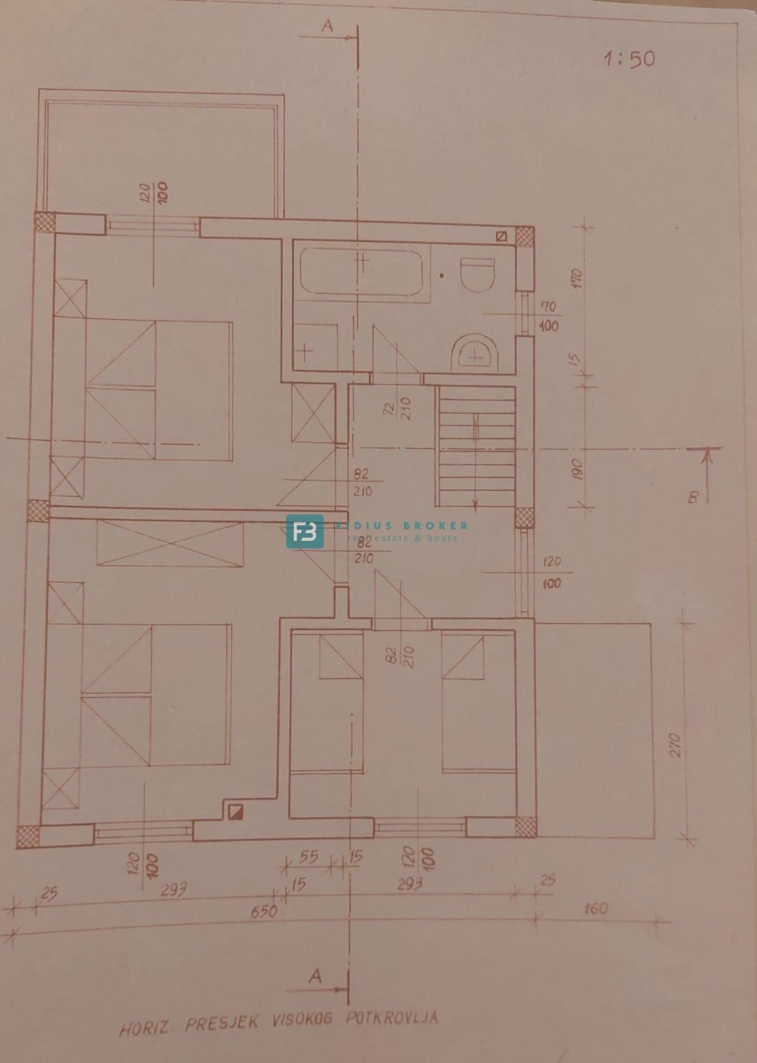 ŽABORIĆ, opremljena hiša dvojček, 100 m do morja, dvorišče