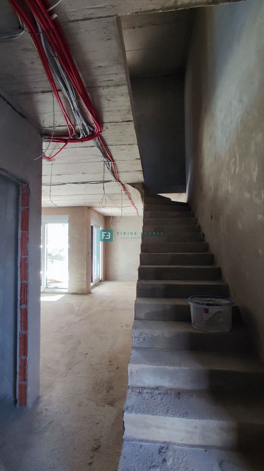 VODICE, novogradnja, dvoetažno stanovanje, 3 spalnice, vrt