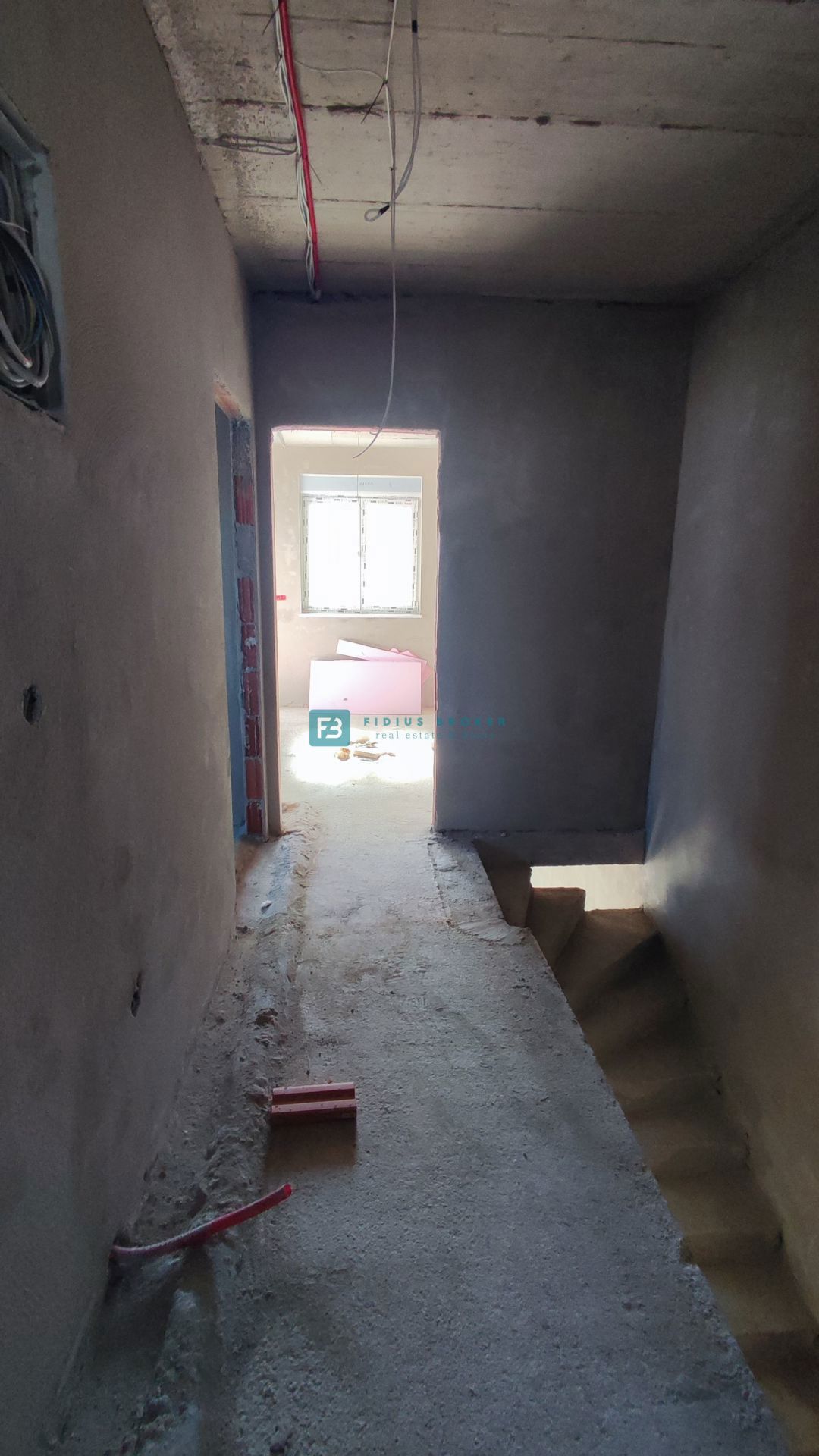 VODICE, novogradnja, dvoetažno stanovanje, 3 spalnice, vrt