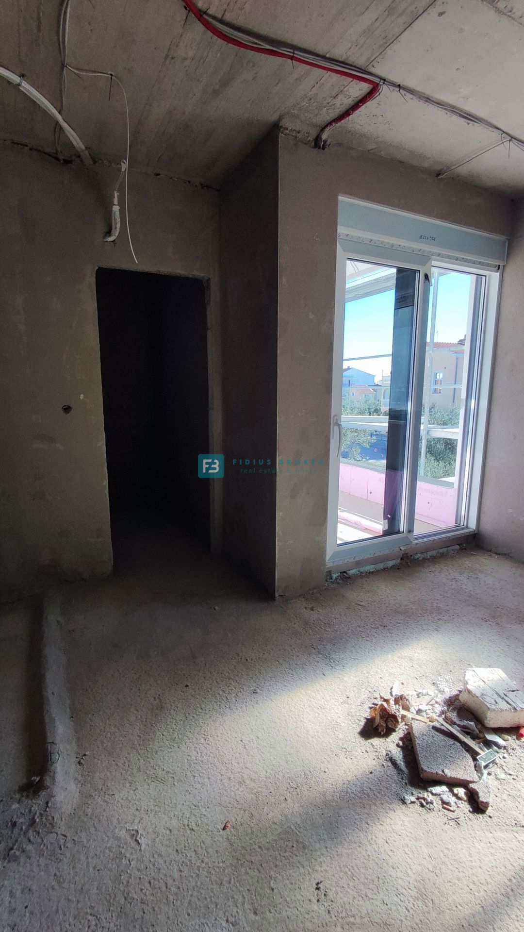 VODICE, novogradnja, dvoetažno stanovanje, 3 spalnice, vrt