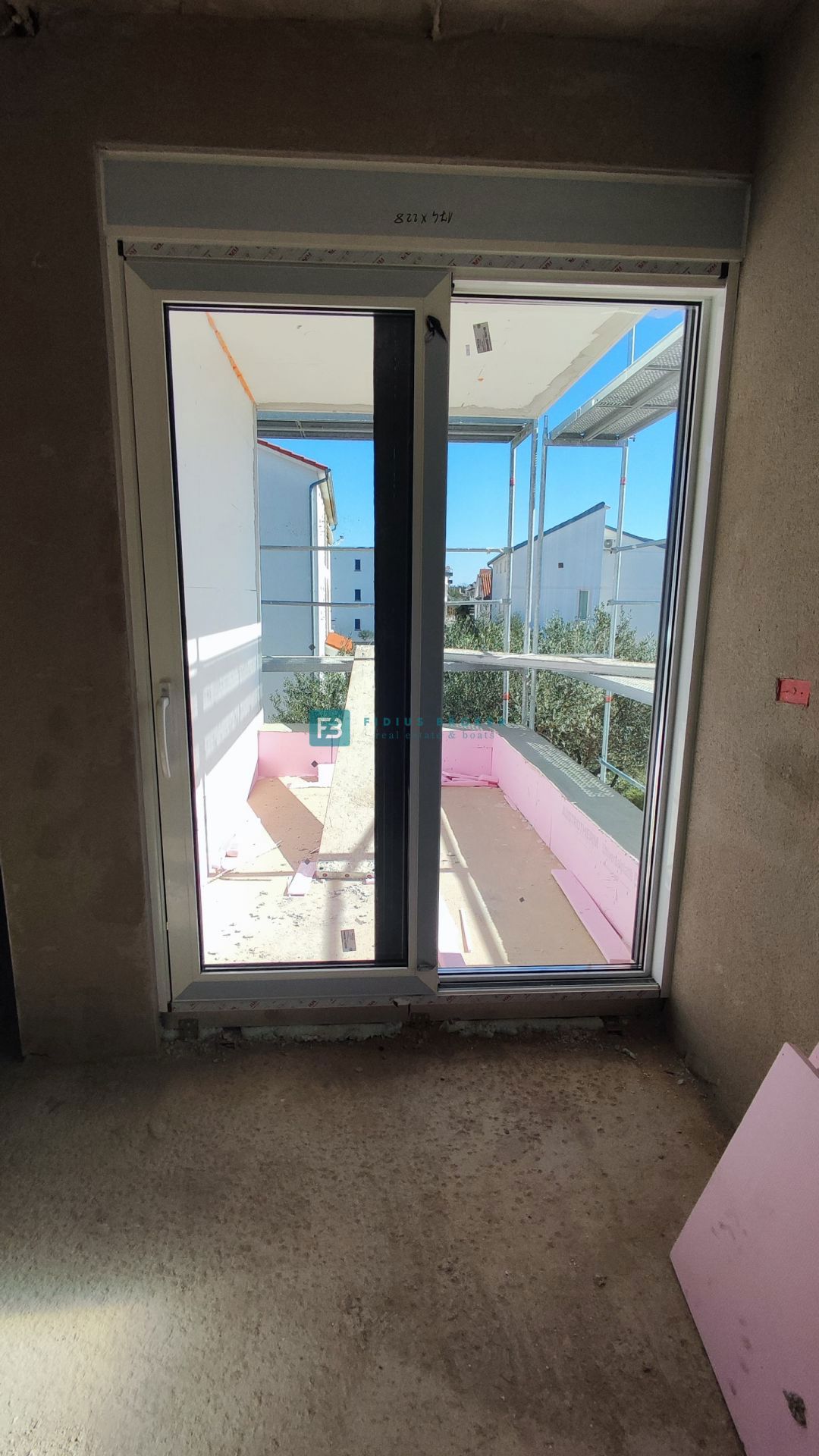 VODICE, novogradnja, dvoetažno stanovanje, 3 spalnice, vrt