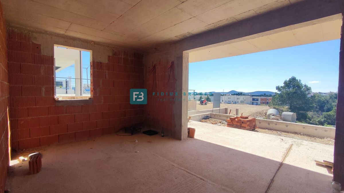 VODICE, novogradnja, pritličje, vrt 60 m2, 2 spalnice