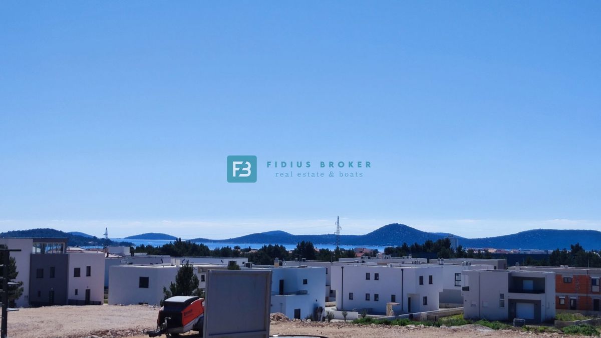 VODICE, novogradnja, pritličje, vrt 60 m2, 2 spalnice