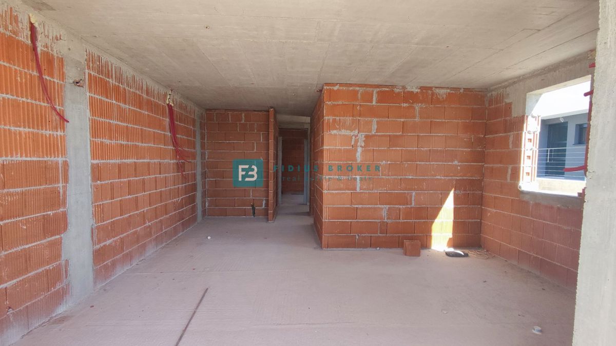 VODICE, novogradnja, pritličje, vrt 60 m2, 2 spalnice
