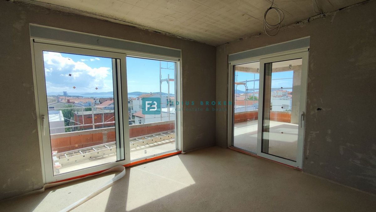 VODICE, novogradnja, 2. nad., panoramski pogled na morje, shramba, S7