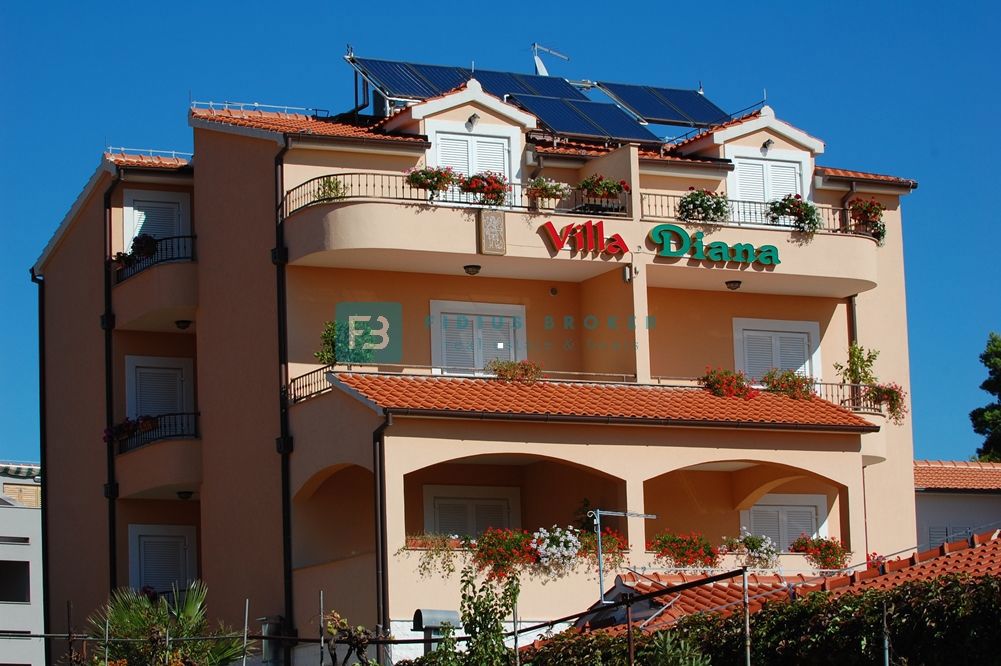 TRIBUNJ, uveljavljen mini hotel, cafe bar, vrhunska lokacija
