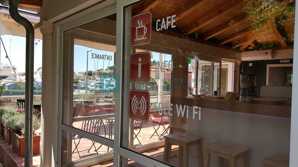 TRIBUNJ, uveljavljen mini hotel, cafe bar, vrhunska lokacija