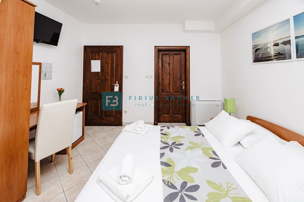 TRIBUNJ, uveljavljen mini hotel, cafe bar, vrhunska lokacija