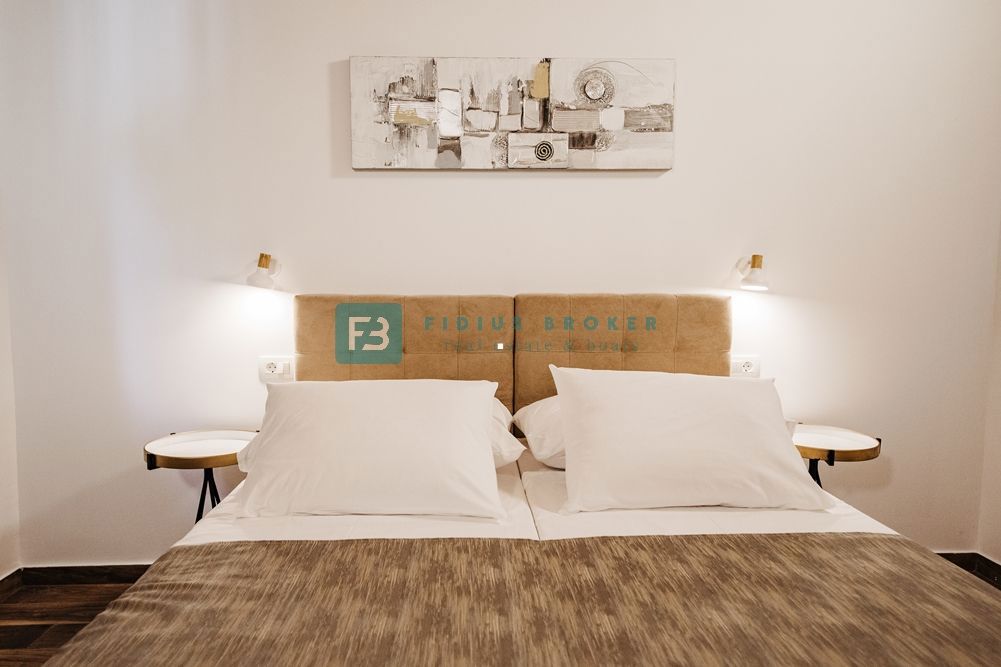 TRIBUNJ, uveljavljen mini hotel, cafe bar, vrhunska lokacija