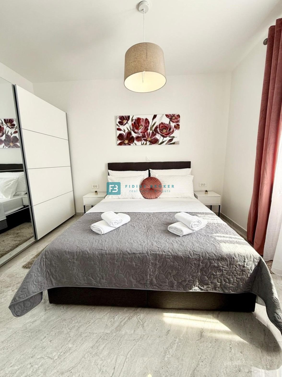 VODICE, nova, opremljena samostojna hiša, bazen, dvorišče, strešna terasa, klet