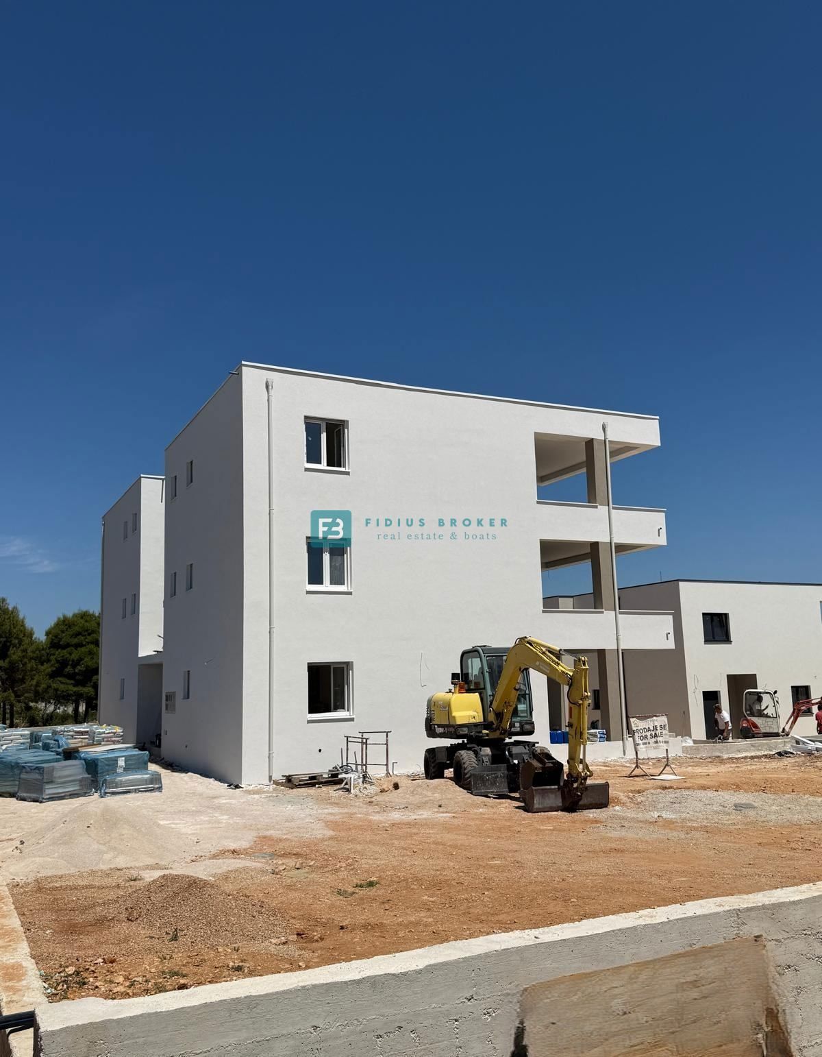VODICE, novogradnja, pritličje, vrt 36 m2, mirna lokacija, S2