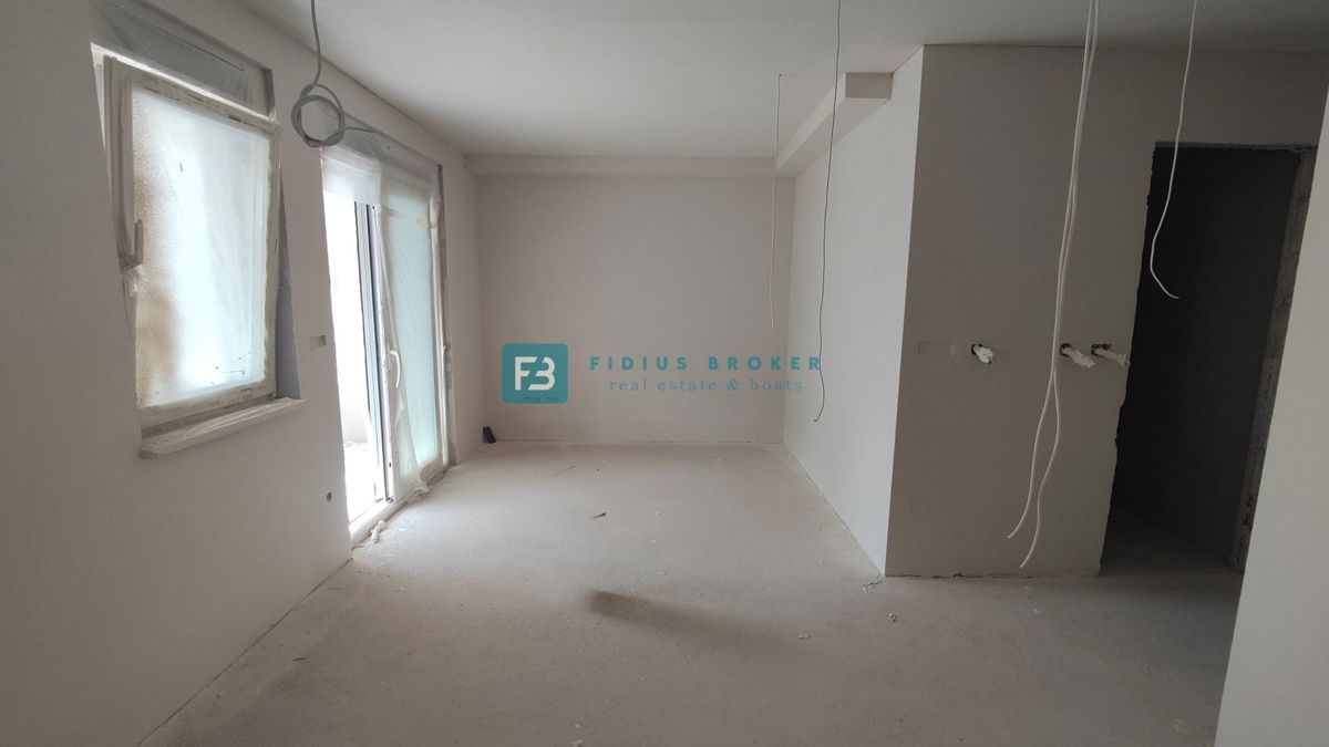 VODICE, novogradnja, pritličje, vrt 36 m2, mirna lokacija, S2
