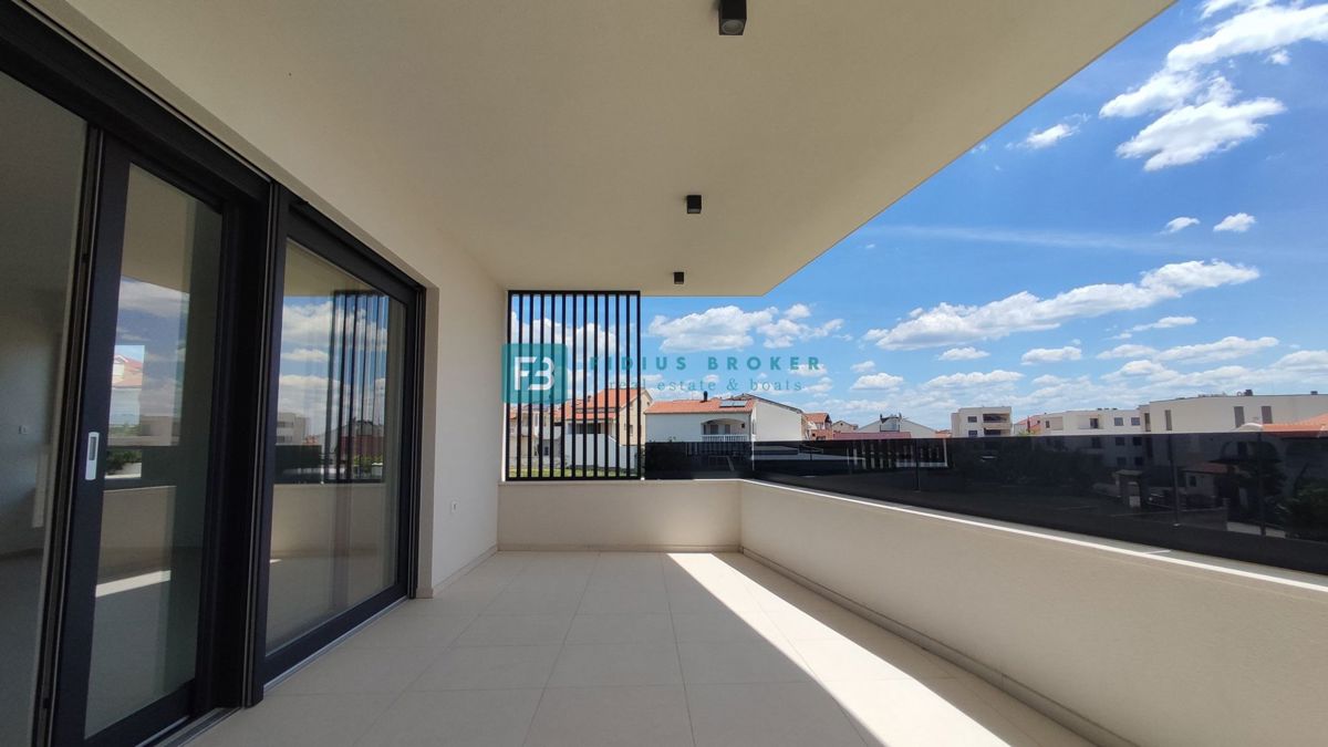 VODICE, novogradnja, pogled na more, 1. nadstropje, 400 m od plaže