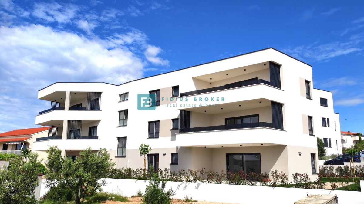 VODICE, novogradnja, pogled na more, 1. nadstropje, 400 m od plaže