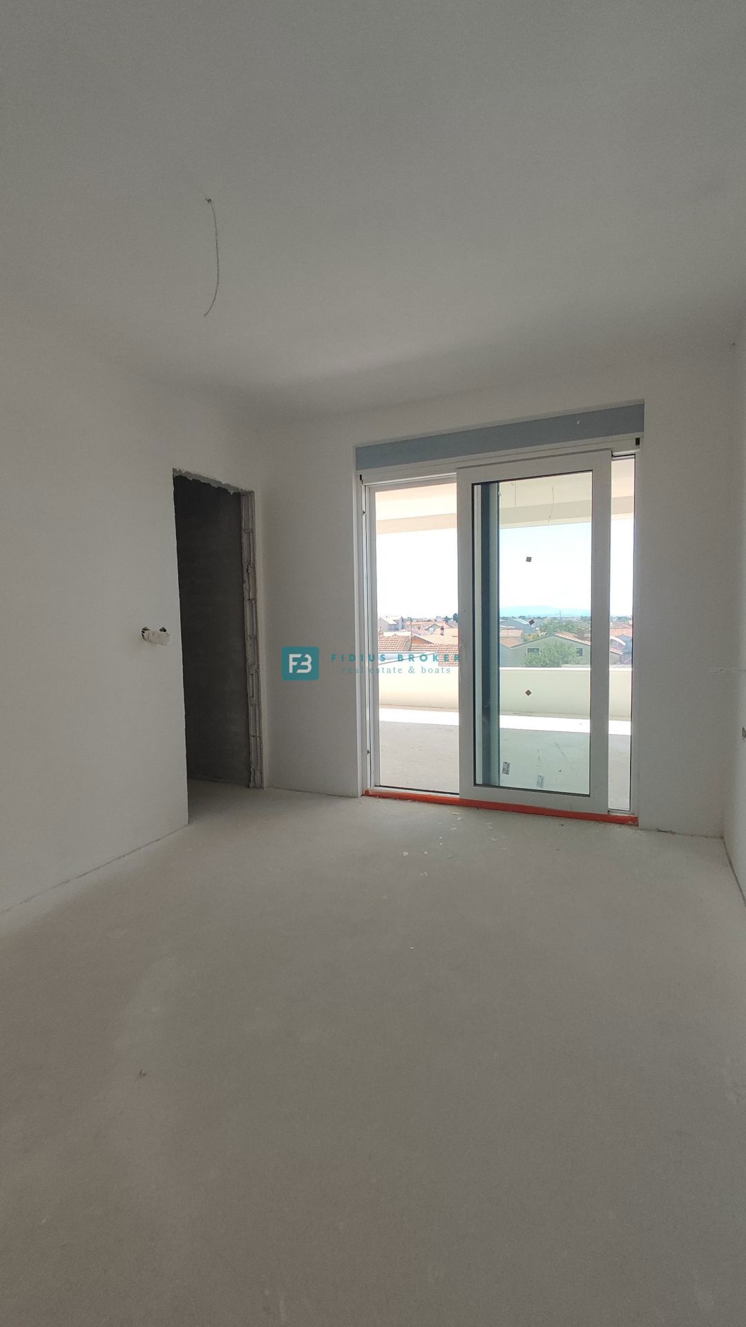VODICE, novogradnja, 2. nad., panoramski pogled na morje, shramba, S7