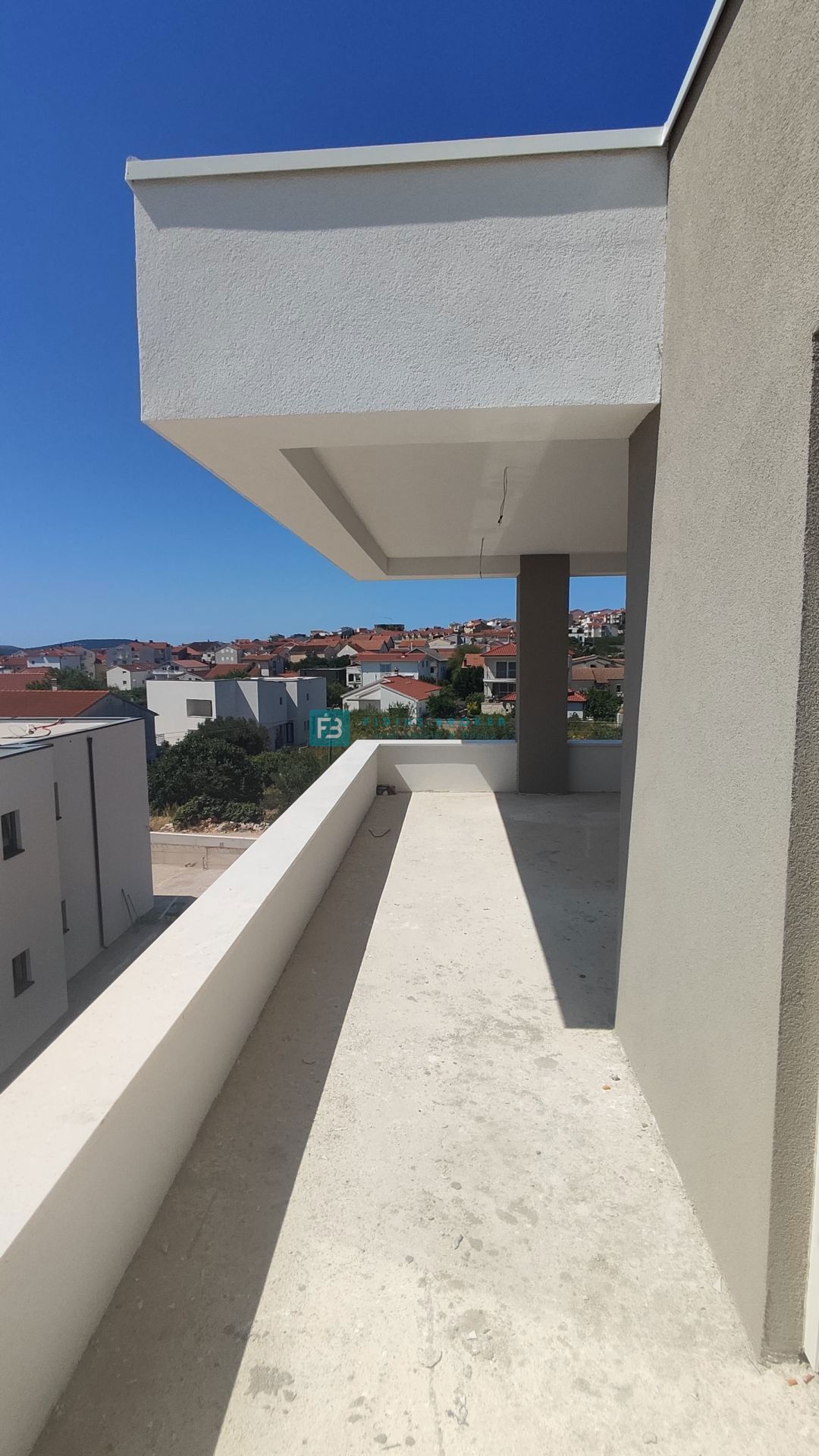 VODICE, novogradnja, 2. nad., panoramski pogled na morje, shramba, S7
