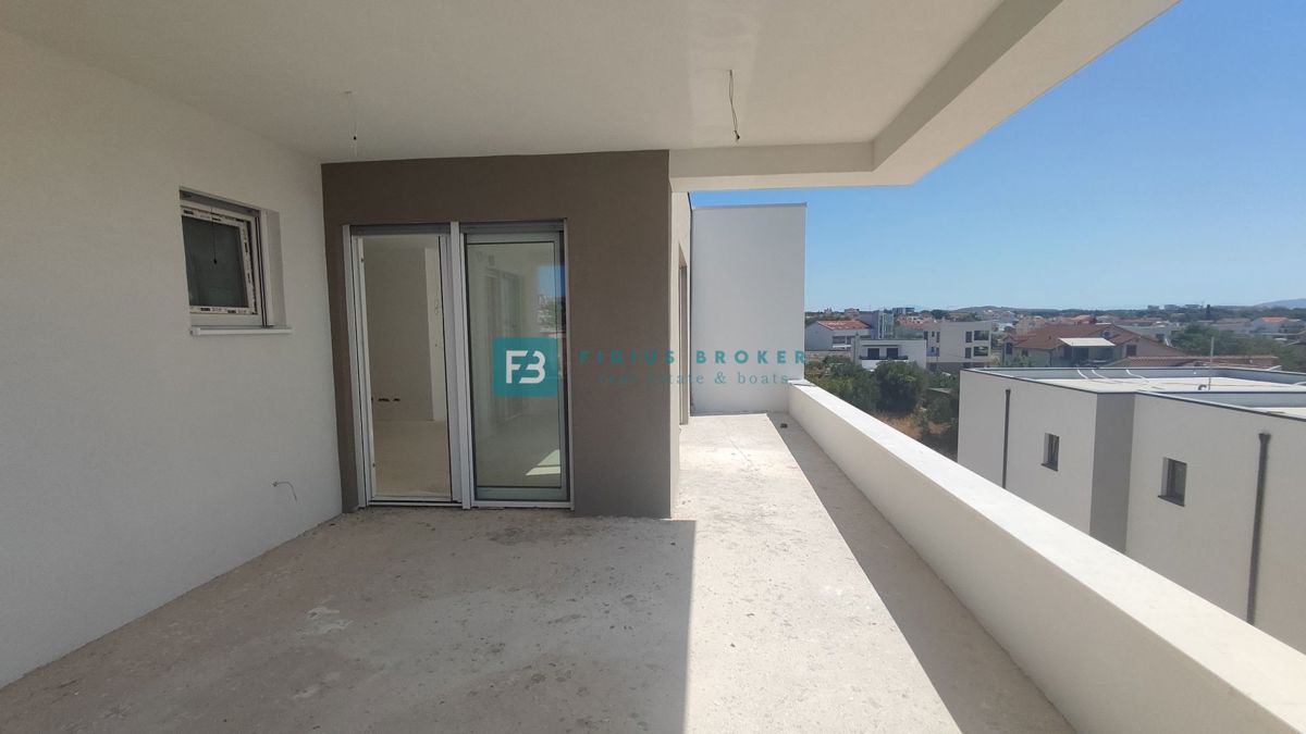VODICE, novogradnja, 2. nad., panoramski pogled na morje, shramba, S7