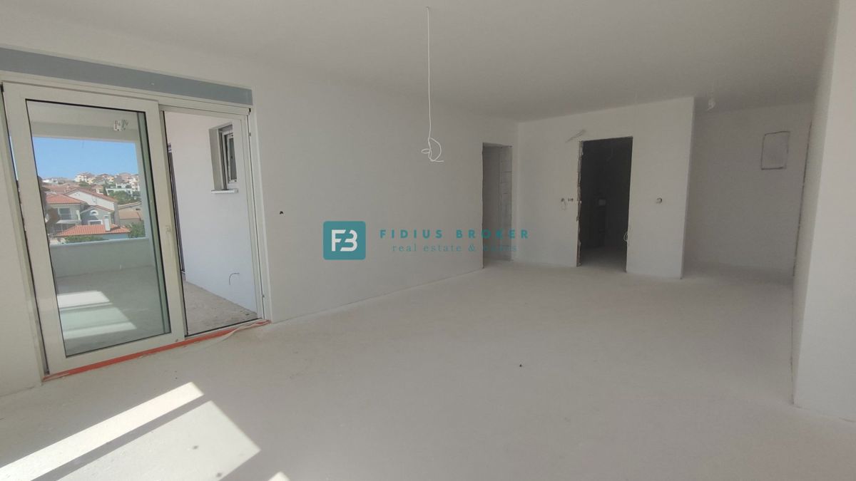 VODICE, novogradnja, 2. nad., panoramski pogled na morje, shramba, S7