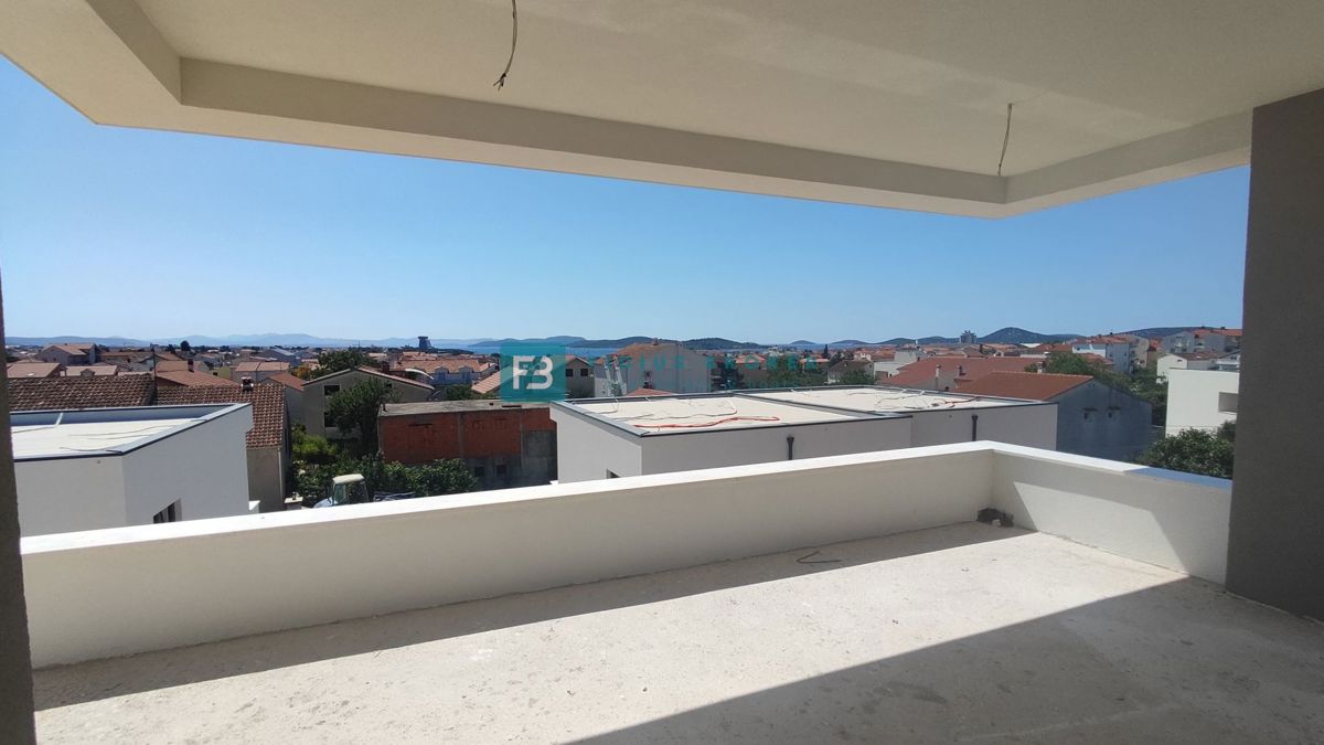 VODICE, novogradnja, 2. nad., panoramski pogled na morje, shramba, S7