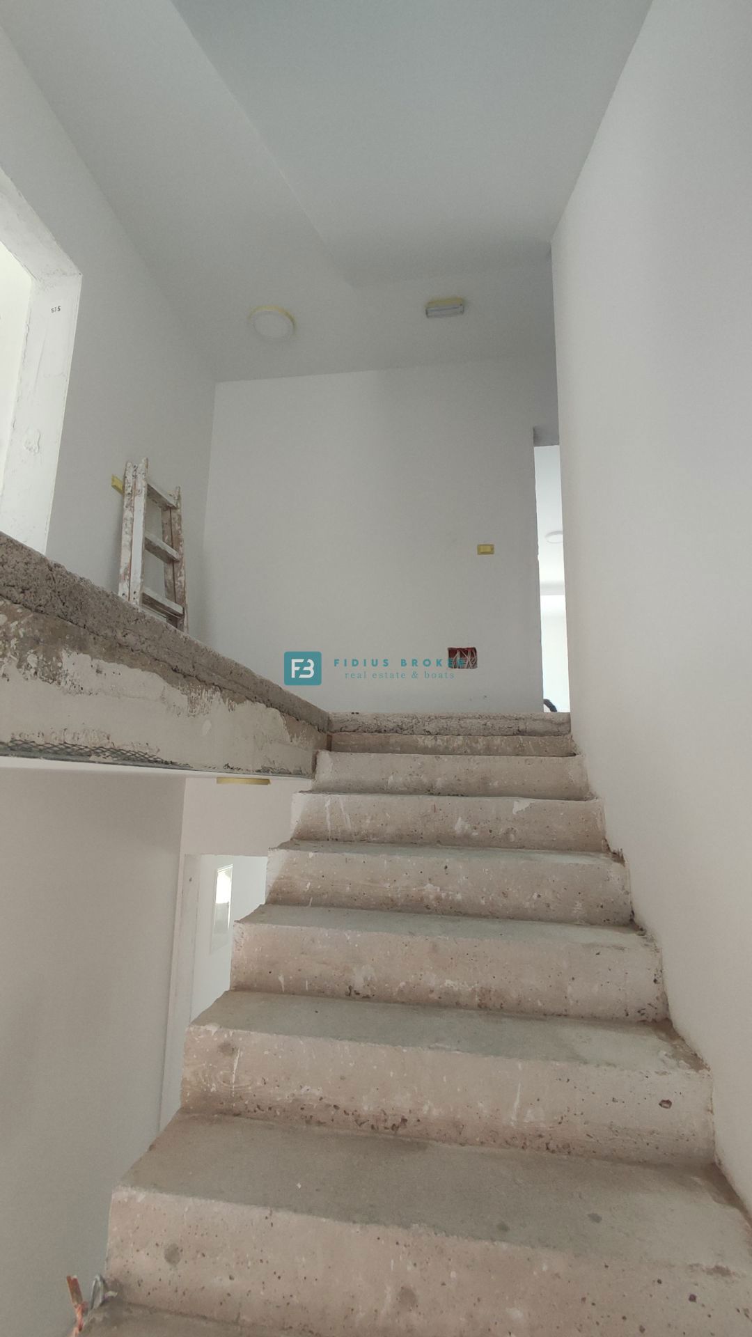 VODICE, novogradnja, 1. nadstropje, moderno stanovanje, 650 m do plaže