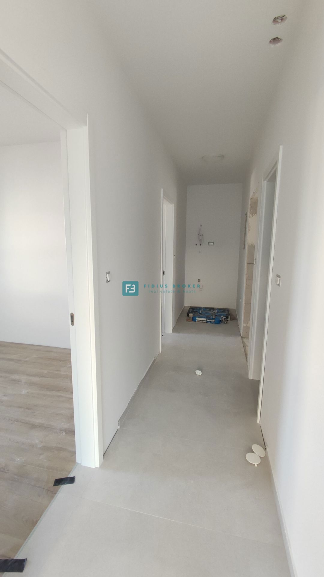 VODICE, novogradnja, 1. nadstropje, moderno stanovanje, 650 m do plaže