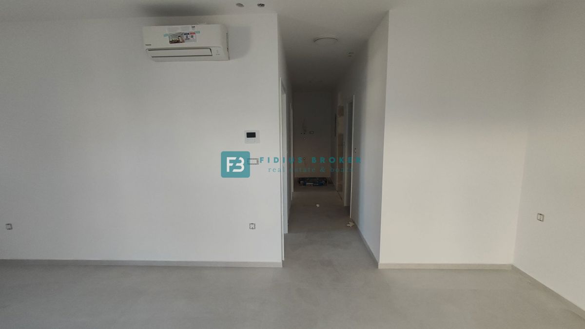 VODICE, novogradnja, 1. nadstropje, moderno stanovanje, 650 m do plaže