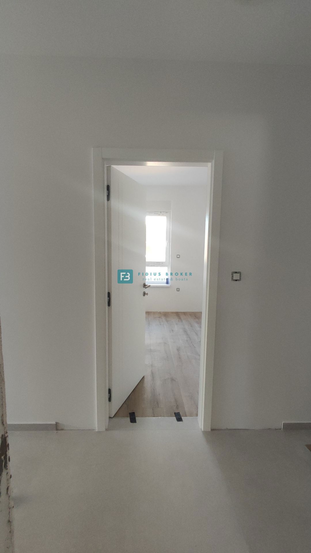 VODICE, novogradnja, 1. nadstropje, moderno stanovanje, 650 m do plaže