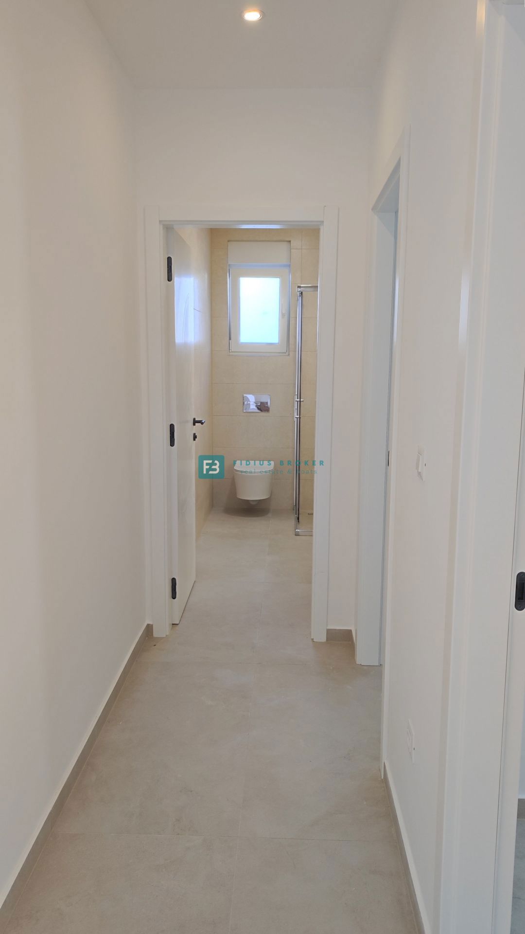 VODICE, novogradnja, pritličje, vrt, mirna okolica