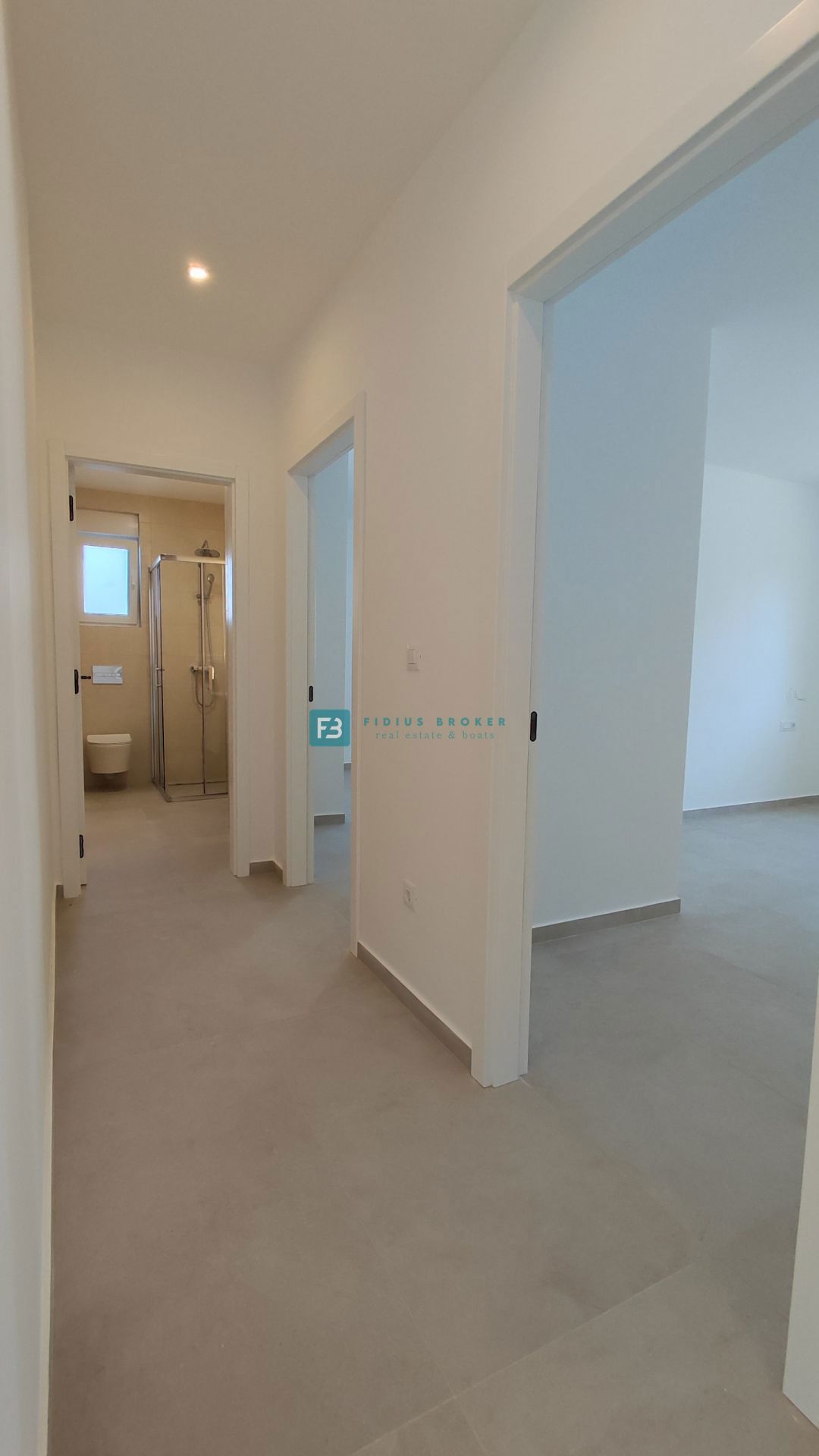 VODICE, novogradnja, pritličje, vrt, mirna okolica