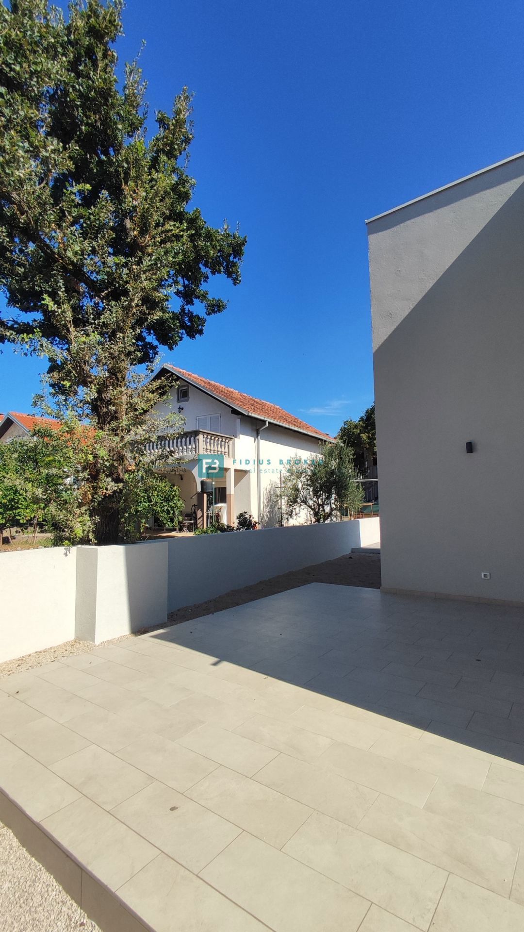 VODICE, novogradnja, pritličje, vrt, mirna okolica