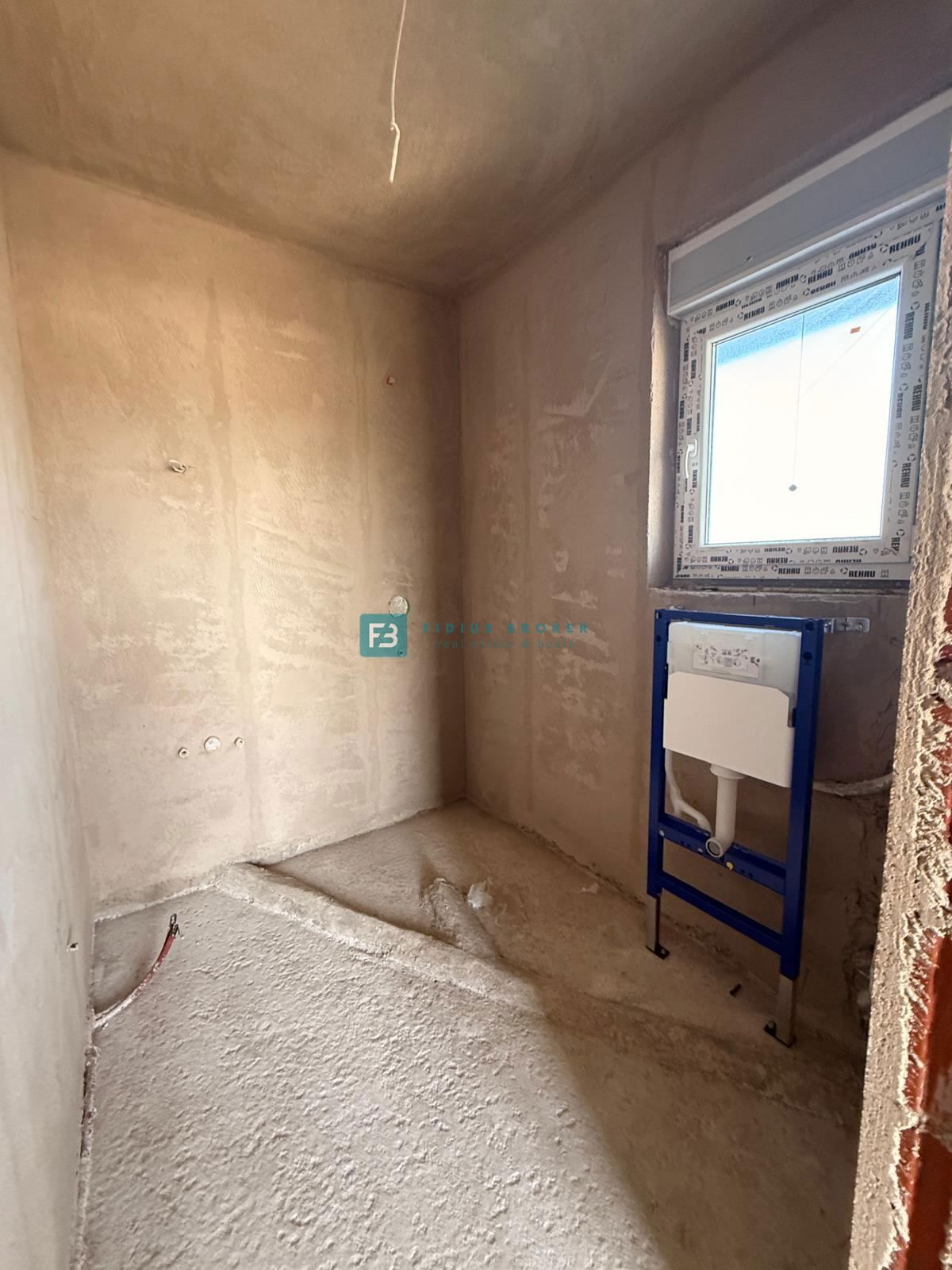 VODICE, novogradnja, 1. nadstropje, pogled na morje, 3 spalnice, 2 parkirni mesti