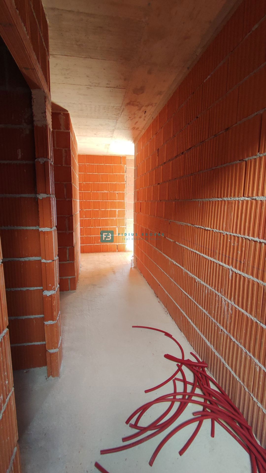 VODICE, novogradnja, 1. nadstropje, pogled na morje, 3 spalnice, 2 parkirni mesti