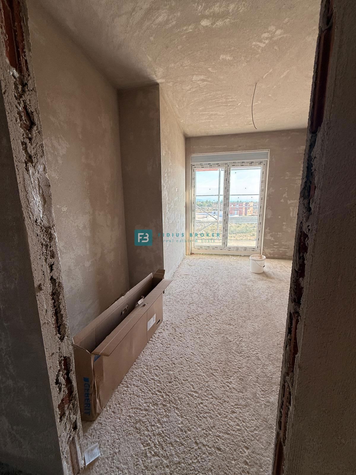 VODICE, novogradnja, 1. nadstropje, pogled na morje, 3 spalnice, 2 parkirni mesti