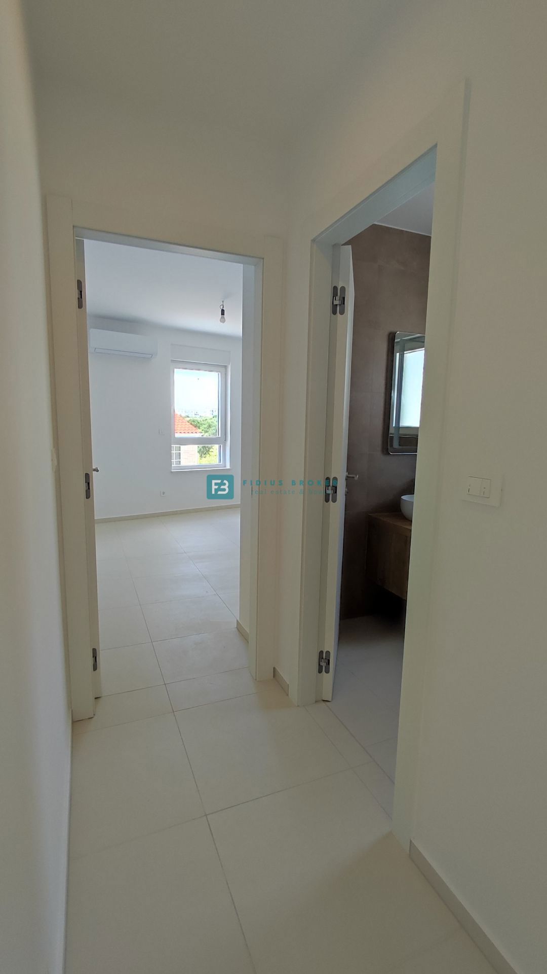 VODICE, novogradnja, moderno stanovanje, 1. nadstropje, 400 m od plaže