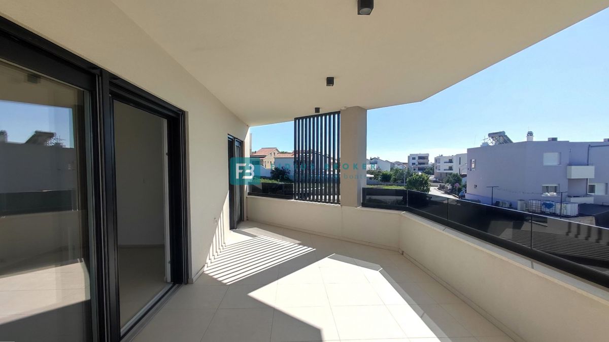 VODICE, novogradnja, moderno stanovanje, 1. nadstropje, 400 m od plaže