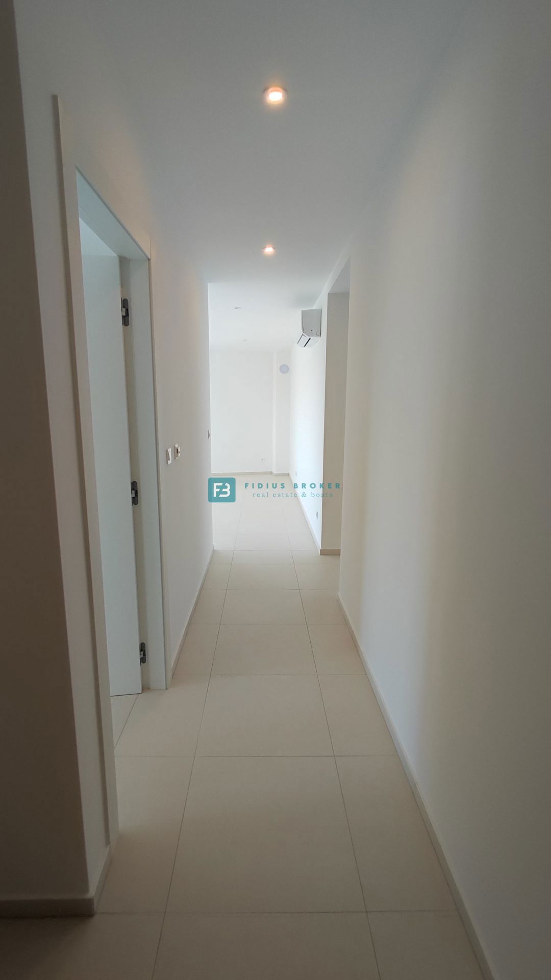 VODICE, novogradnja, moderno stanovanje, 1. nadstropje, 400 m od plaže