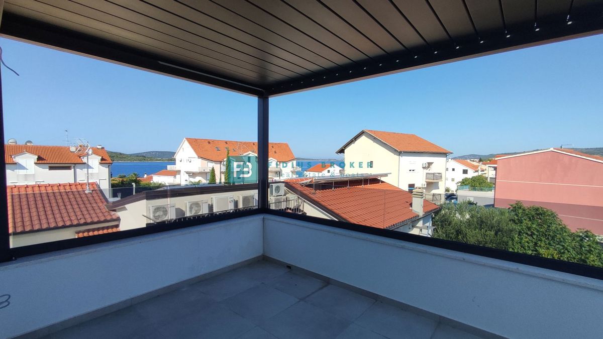 SRIMA, nova, dvojček, 300 m do plaže, pogled na morje, S1