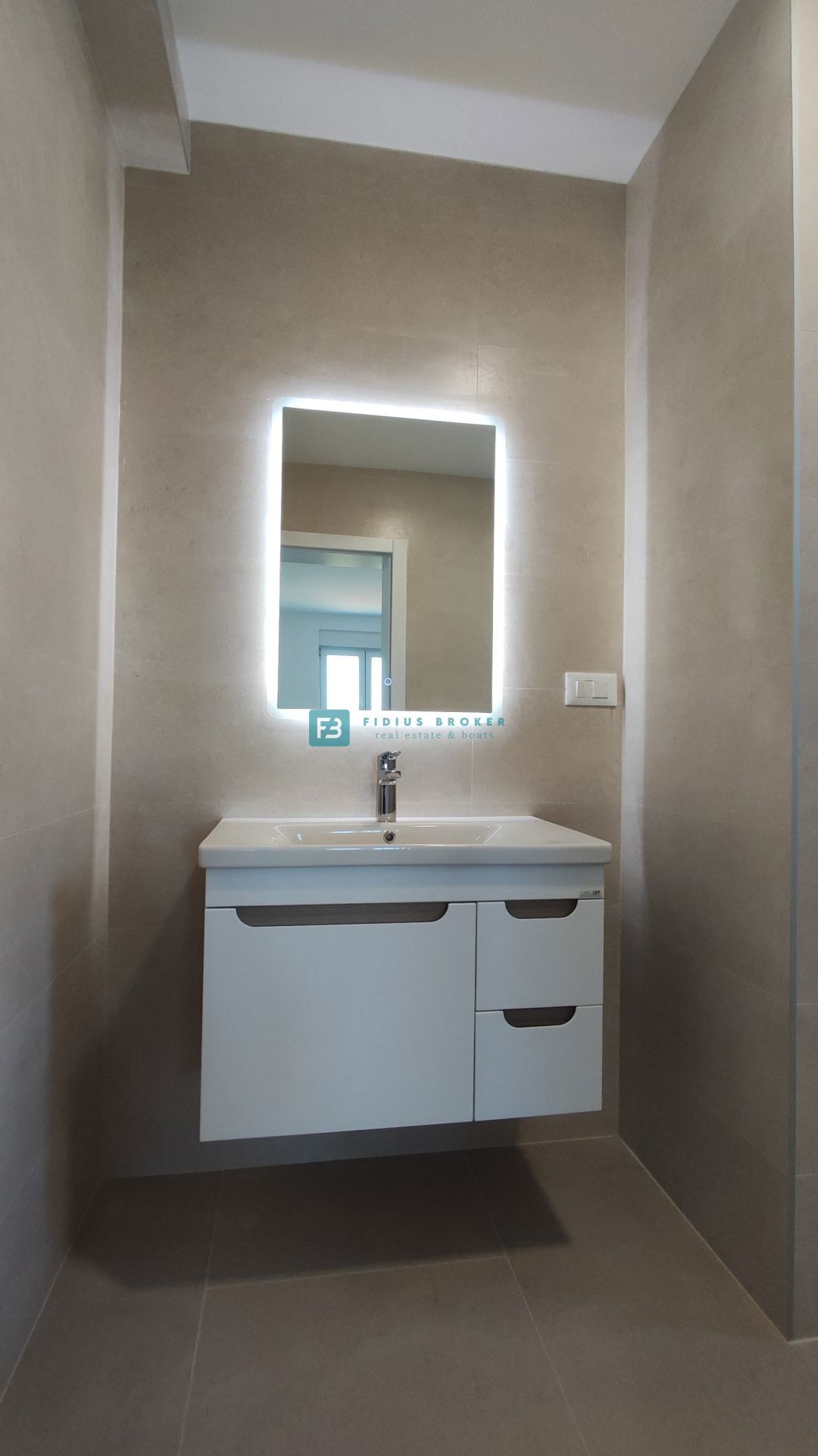 VODICE, novogradnja, 2. nad., pogled na morje, shramba, S6