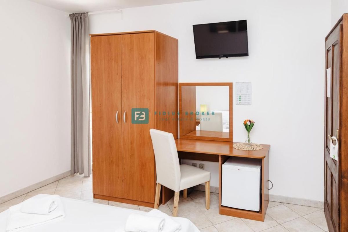 TRIBUNJ, uveljavljen mini hotel, cafe bar, vrhunska lokacija