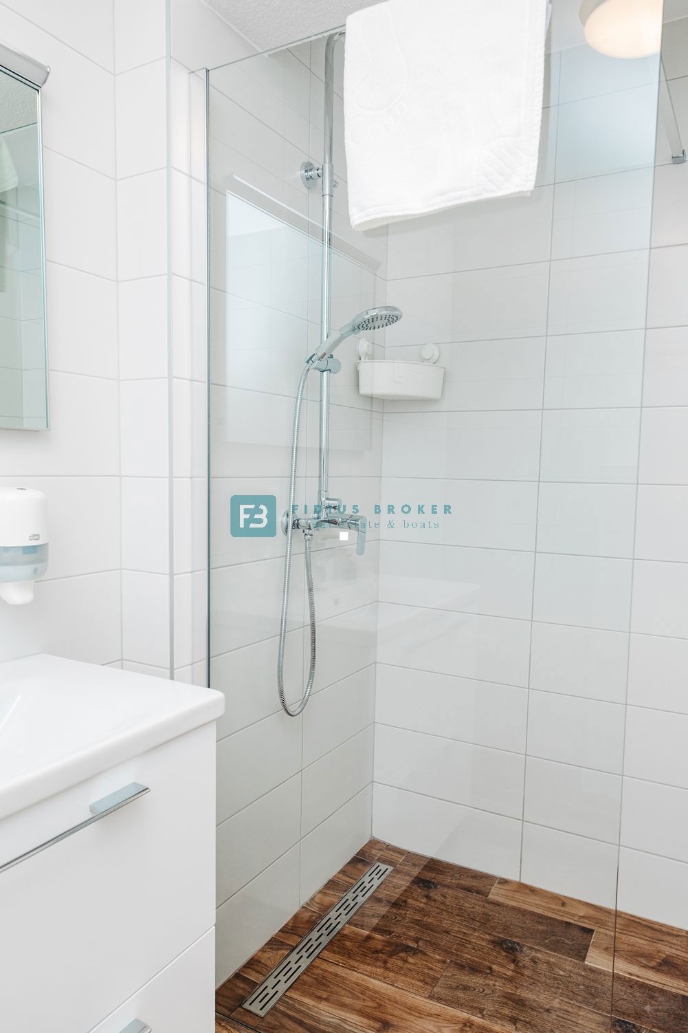 TRIBUNJ, uveljavljen mini hotel, cafe bar, vrhunska lokacija