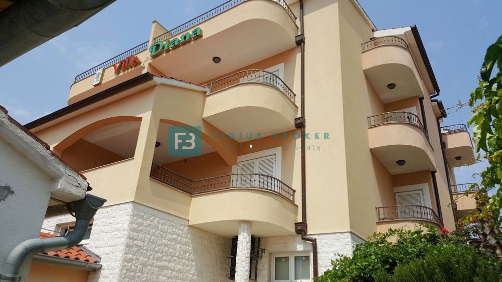 TRIBUNJ, uveljavljen mini hotel, cafe bar, vrhunska lokacija