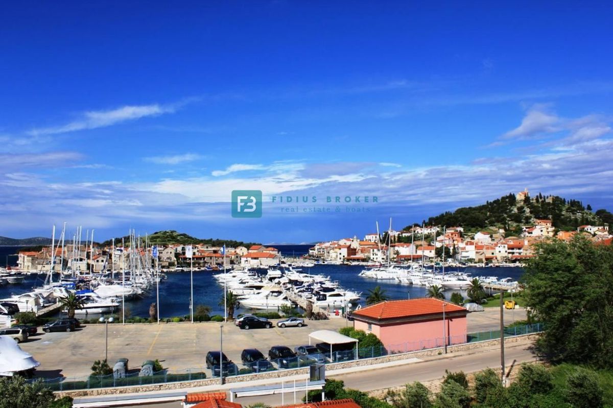 TRIBUNJ, uveljavljen mini hotel, cafe bar, vrhunska lokacija