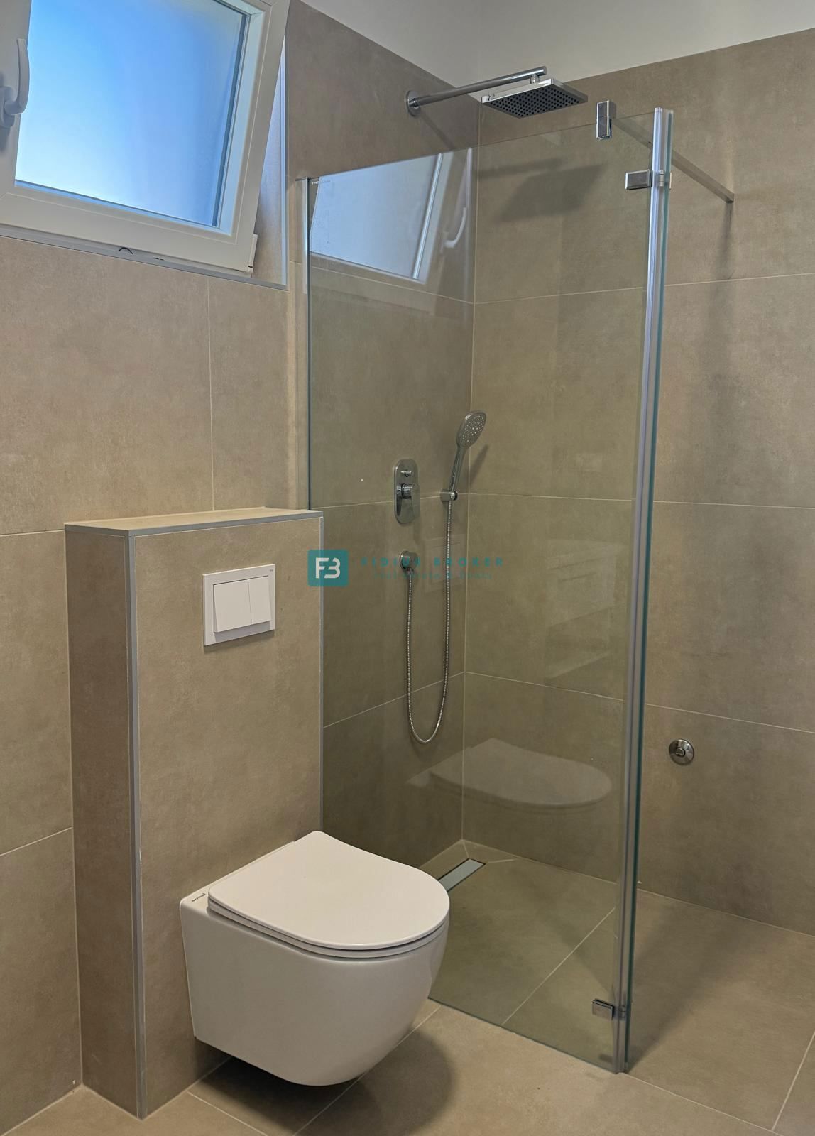 VODICE, novogradnja, 200 m do plaže, dvoetažni apartma, terasa