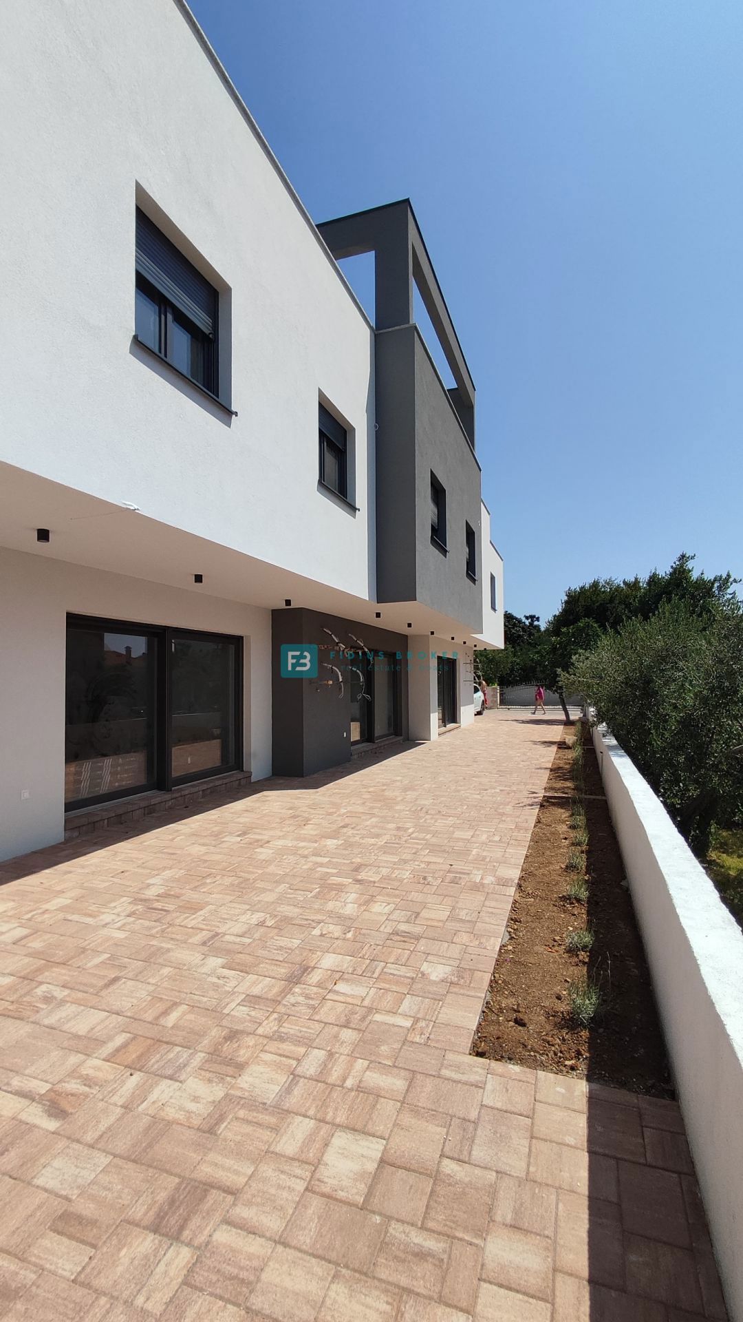 VODICE, novogradnja, 200 m do plaže, dvoetažni apartma, terasa