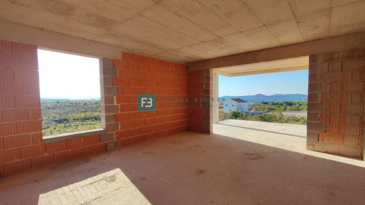 VODICE, novogradnja, 2. nadstropje, pogled na morje, 3 spalnice, 2 parkirni mesti