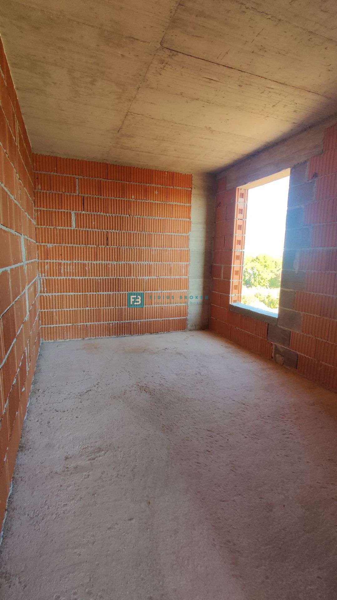 VODICE, novogradnja, 2. nadstropje, pogled na morje, 3 spalnice, 2 parkirni mesti